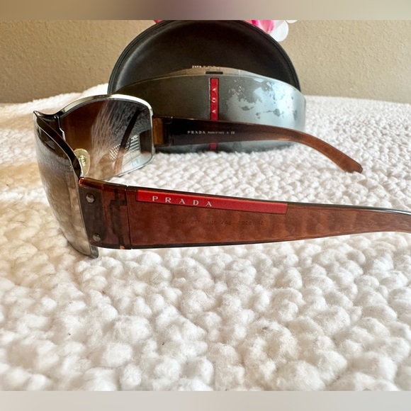 Authentic Prada sunglasses - Picture 5 of 7
